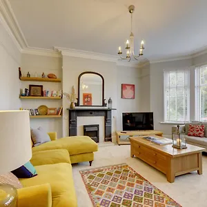 Apartment Stylish 2 Bedroom Maisonette With Parking, Harrogate